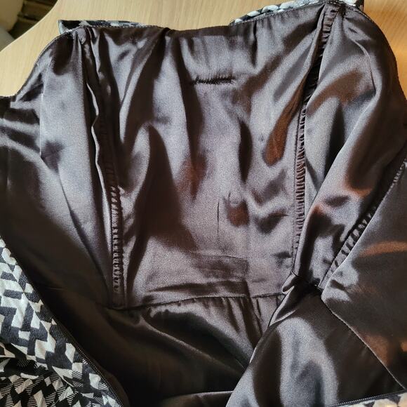 Eva Franco Silver & Black Geometric Strapless Mini Cocktail Dress Bow Size 4 USA - Picture 13 of 13